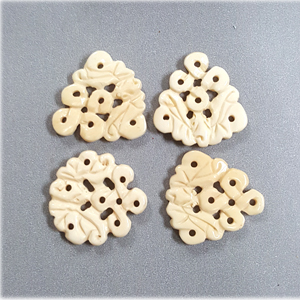 BONE TRANGLE 28X29MM IVORY (4PCS/BAG)